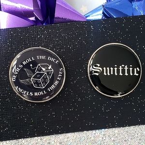 SWIFTIE Taylor Swift jewelry 🎁 Gift set 2 pins with free gift bag black white